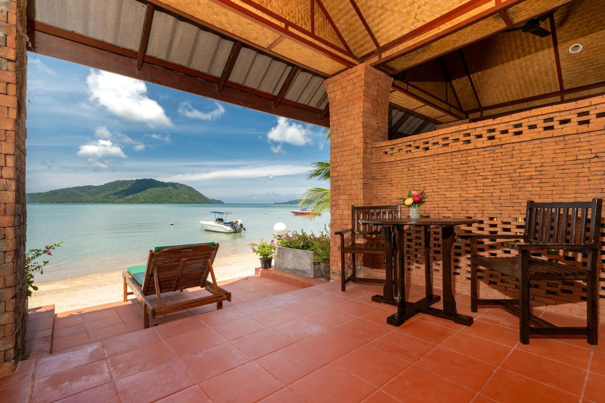 Friendship Beach Resort & Atmanjai Wellness Centre Rawai Extérieur photo